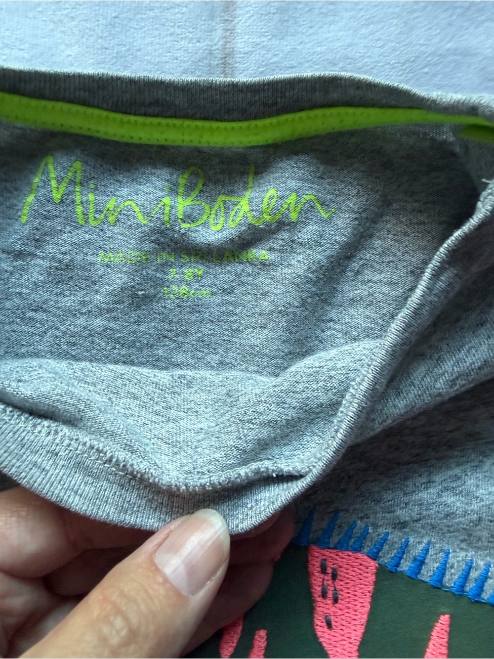 Mini Boden Gray Tee with Colorful Dinosaur Appliqués size 7-8 - Picture 3 of 6